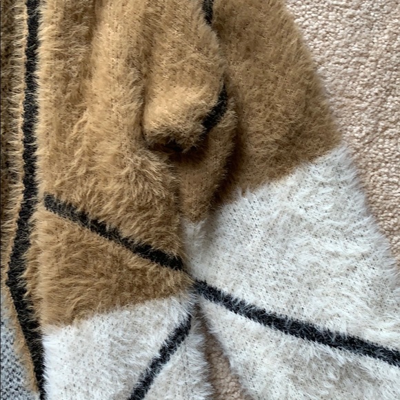 Long fuzzy cardigan purchase from a boutique - Picture 2 of 3